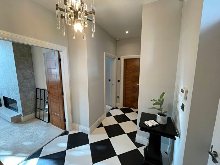 2 Bedroom Flat To Rent In Dee Hills Park, Chester, Cheshire, CH3