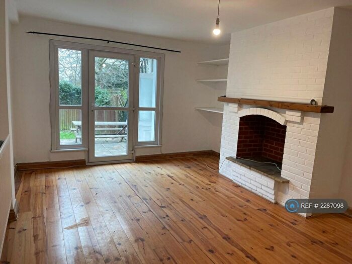 2 Bedroom Flat To Rent In Mount View Road, London, N4