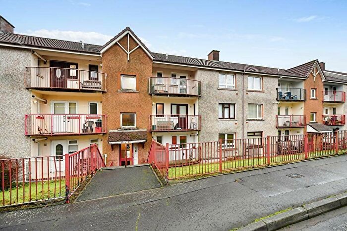 3 Bedroom Flat To Rent In Houldsworth View, KA6