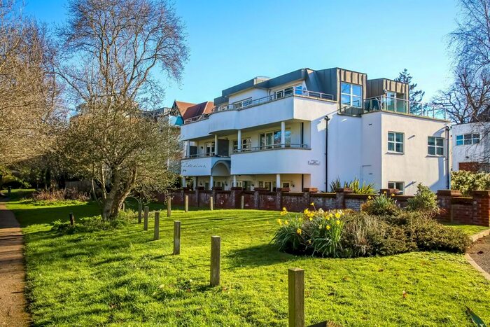 2 Bedroom Flat To Rent In Charlton Court, Broughton Avenue, Finchley Church End, N3