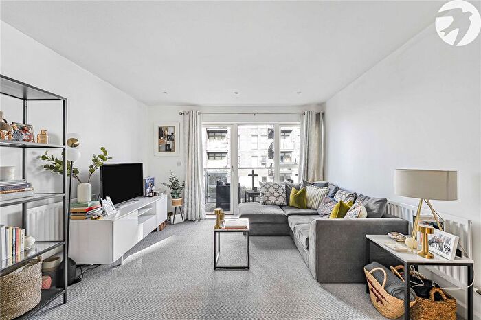 1 Bedroom Flat For Sale In Carmichael Avenue, Greenhithe, Kent, DA9