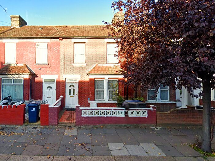 3 Bedroom Terraced House For Sale In Trinity Road, Southall, UB1
