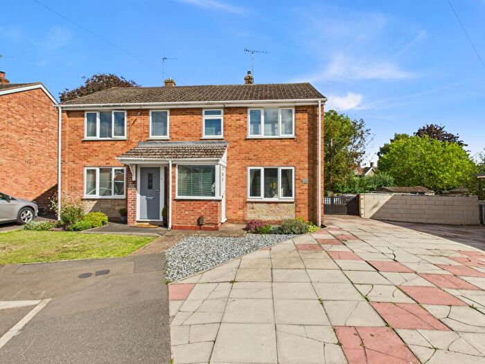 3 Bedroom Semi Detached House For Sale In Tivoli Gardens, Derby, DE1
