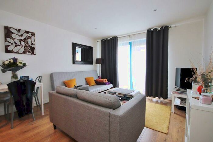 1 Bedroom Flat To Rent In Western Gateway, London, E16