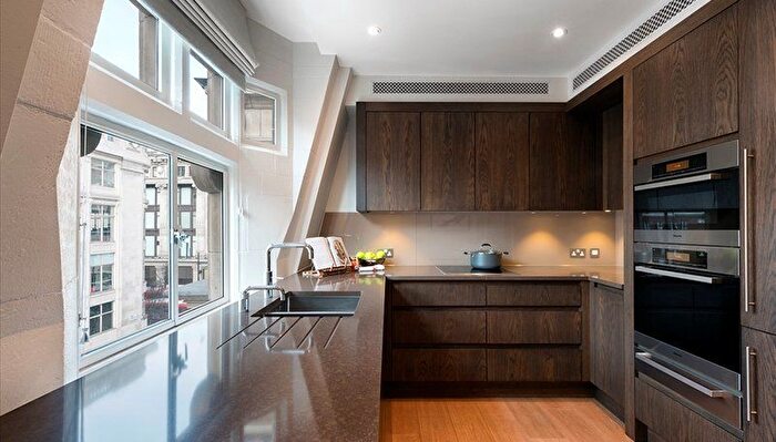 2 Bedroom Flat To Rent In Duke Street, London, W1K