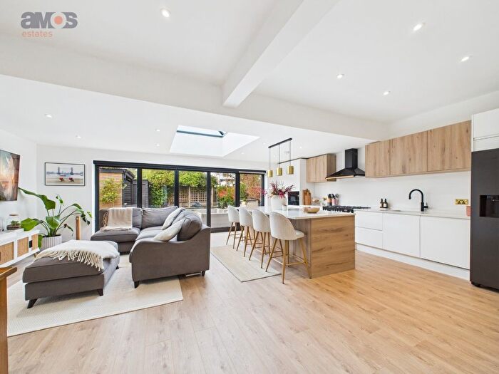 4 Bedroom Detached House For Sale In Cricketfield Grove, Leigh-On-Sea, Essex, SS9