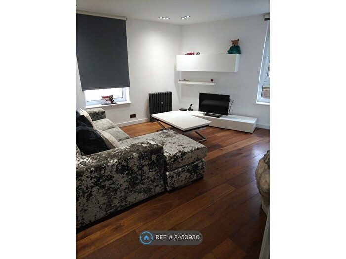2 Bedroom Flat To Rent In Watts Street, London Uk, E1W