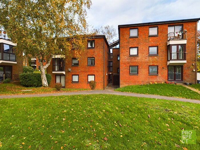 2 Bedroom Flat For Sale In Hillcrest, Upper Weybourne Lane, Farnham, Surrey, GU9