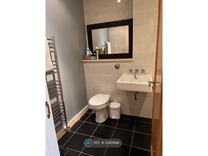 1 Bedroom Flat To Rent In The Coliseum, London, N8
