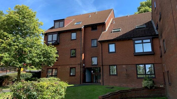 2 Bedroom Apartment To Rent In Moncrieffe Close, Dudley, West Midlands, DY2