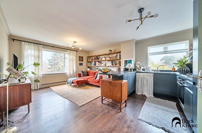 2 Bedroom Flat For Sale In Wickham Road, Beckenham, BR3