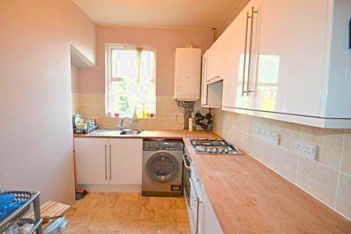 2 Bedroom Flat To Rent In Stanhope Gardens, Ilford, IG1