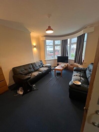 5 Bedroom Semi Detached House To Rent In The Turnways, Headingley, Leeds, LS6