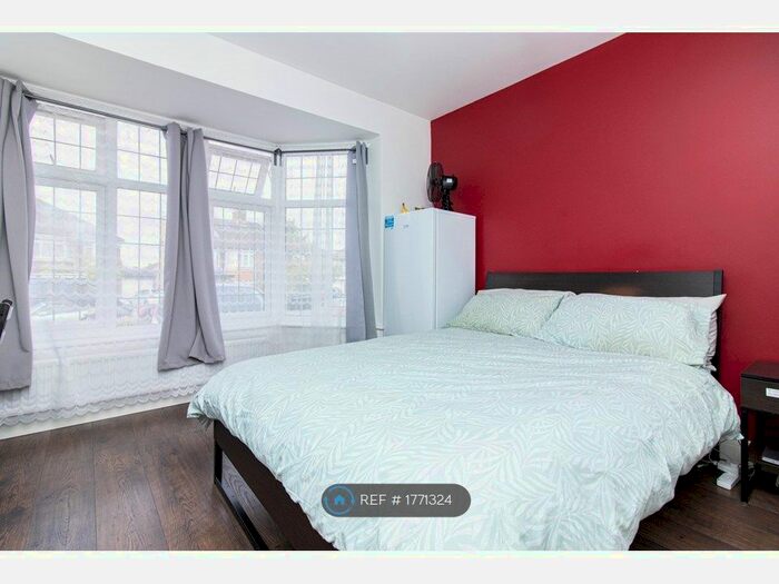 Studio To Rent In Alders Road, Edgware, HA8