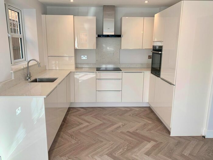 2 Bedroom Flat To Rent In London Road, Aston Clinton, Aylesbury HP22