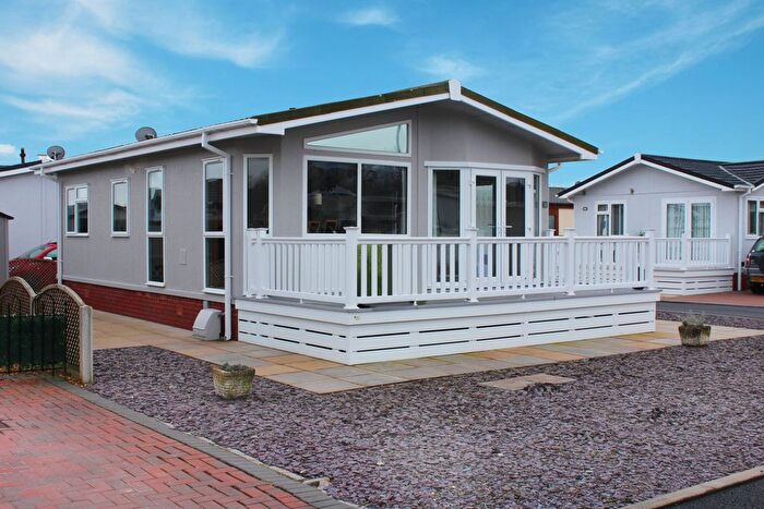 2 Bedroom Mobile/park Home For Sale In Teme Valley Park Homes, Burford, WR15