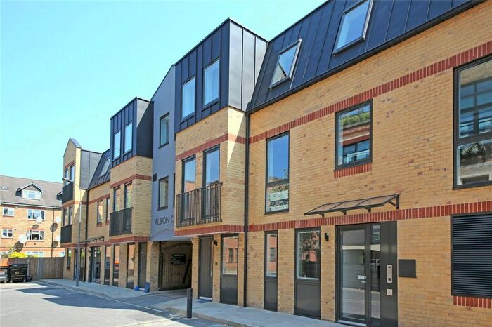 1 Bedroom Flat To Rent In Albion Court, Albion Place, London, W6