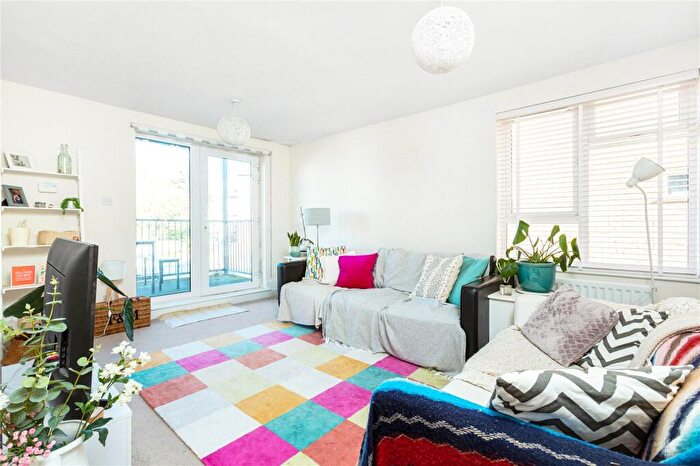 2 Bedroom Flat To Rent In Limerick Close, Balham, London, SW12