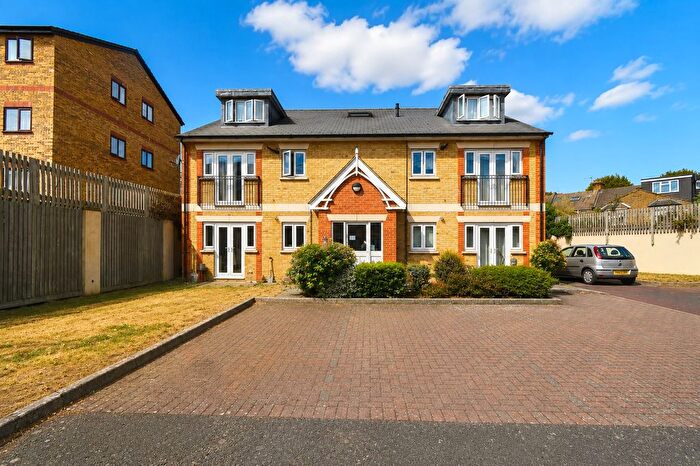 2 Bedroom Flat To Rent In Centro Court, High Road Leytonstone, London, E11