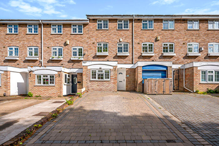 3 Bedroom Town House For Sale In Avondale Road, Bromley, BR1