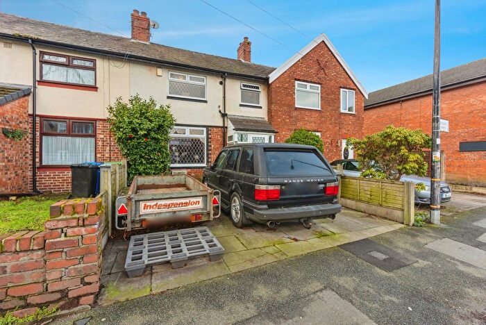 3 Bedroom End Terrace House For Sale In Greenbank Road, Sale, Greater Manchester, M33