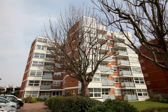 2 Bedroom Ground Flat To Rent In New Church Road, Hove, BN3