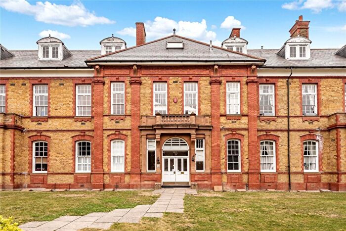 1 Bedroom Flat For Sale In Penrose House, Newsholme Drive, Winchmore Hill, London, N21