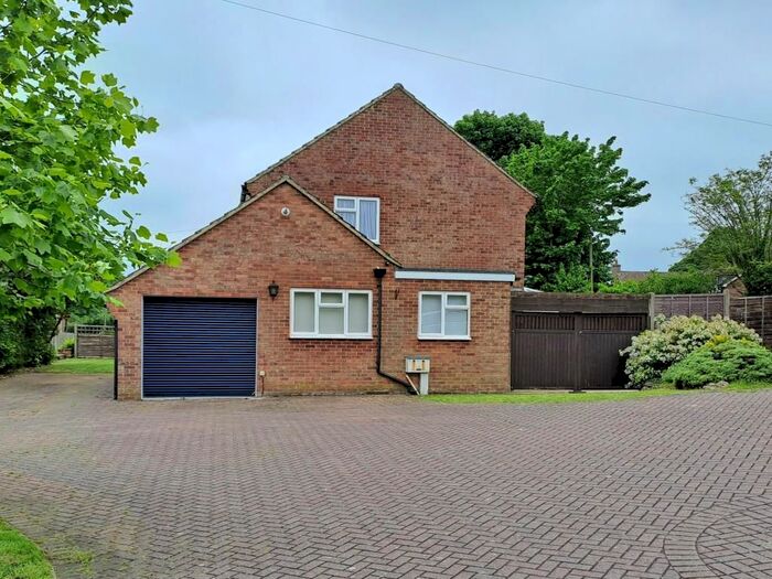 4 Bedroom Detached House For Sale In Newbury, Berkshire, RG20