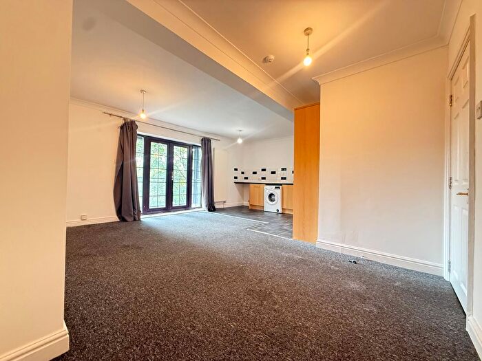 2 Bedroom Flat To Rent In Mounts Road, Greenhithe, DA9