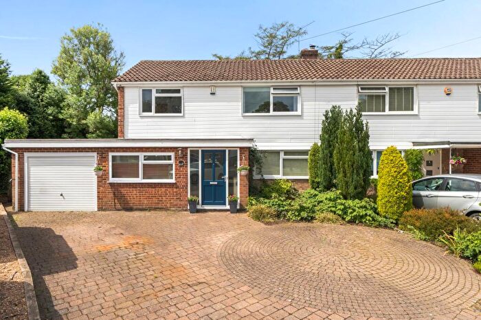 4 Bedroom Semi-Detached House For Sale In Avenue Close, Tadworth, KT20