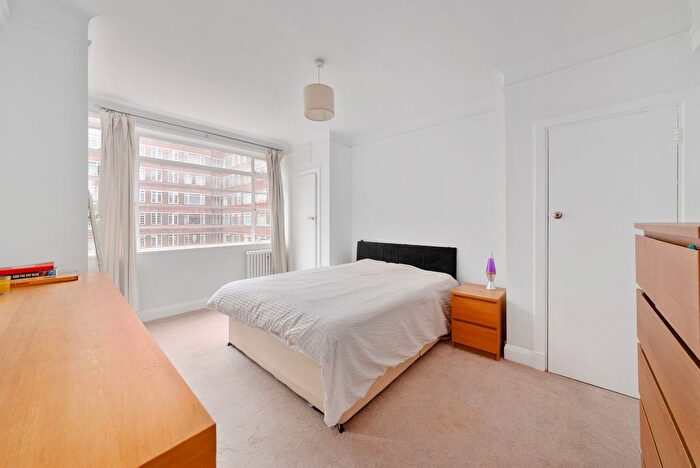 1 Bedroom Flat For Sale In Du Cane Court, Balham High Road, SW17