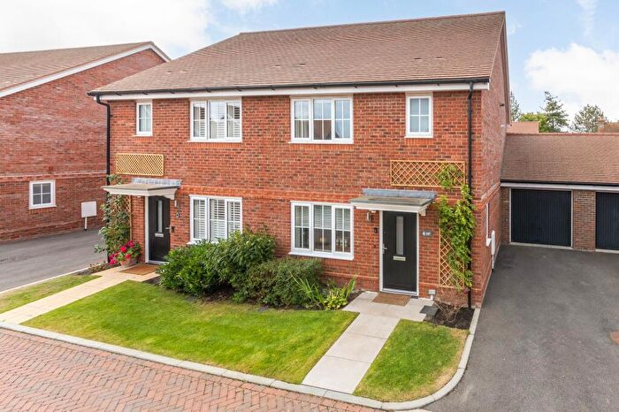 3 Bedroom Semi-Detached House For Sale In Lamble Walk, East Hanney, OX12
