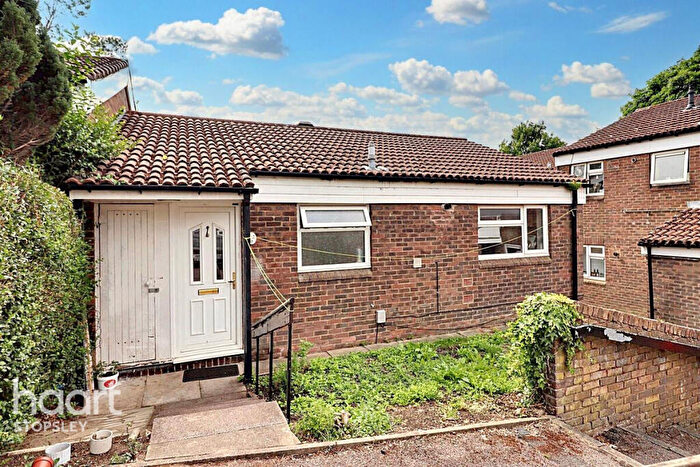 2 Bedroom Semi-Detached Bungalow For Sale In Haddon Road, Luton, LU2