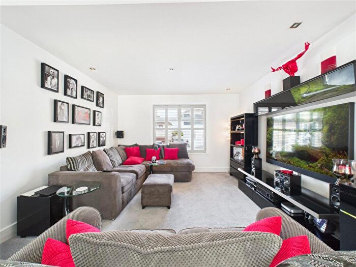 3 Bedroom Semi-Detached House For Sale In Valley Road, Bristol, BS13