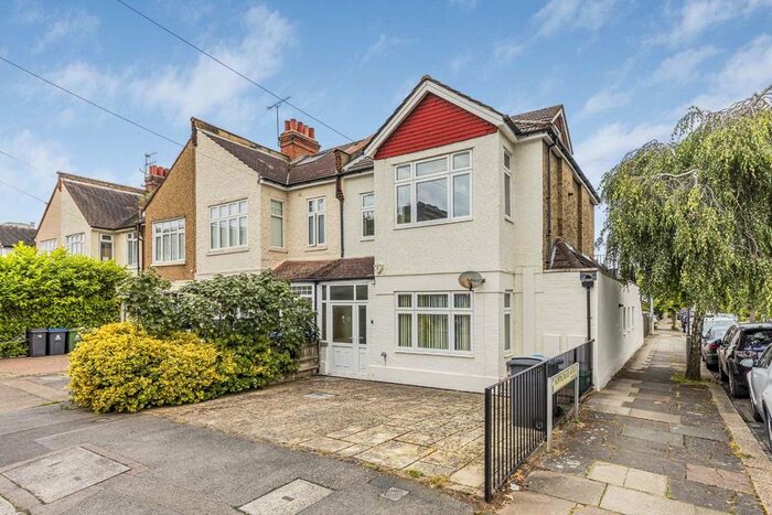 3 Bedroom Maisonette To Rent In Alric Avenue, New Malden, KT3