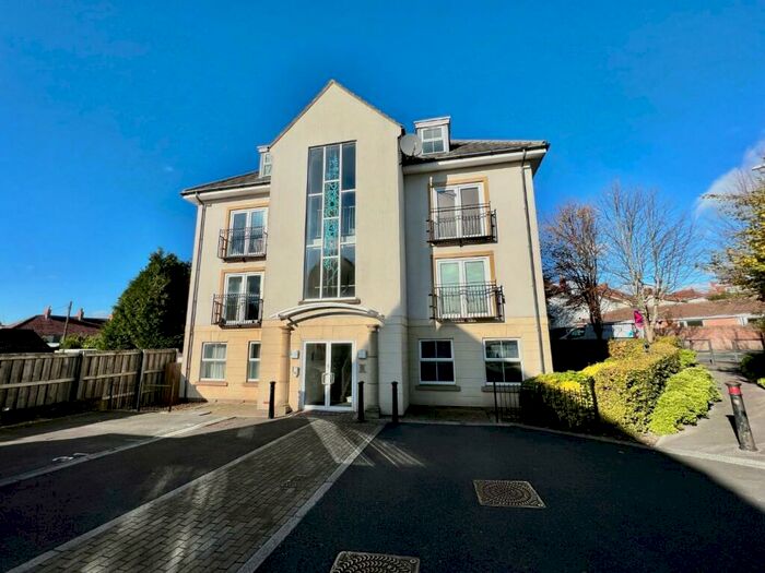 2 Bedroom Flat To Rent In Barter Close, Kingswood, Bristol, BS15