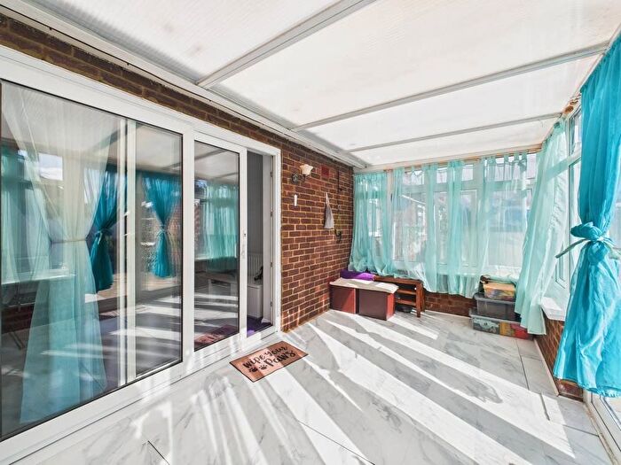 2 Bedroom Bungalow For Sale In Horsham Road, Feltham, TW14