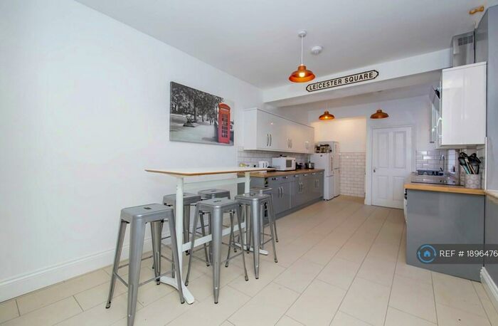 6 Bedroom Semi-Detached House To Rent In Knighton Road, Leicester, LE2