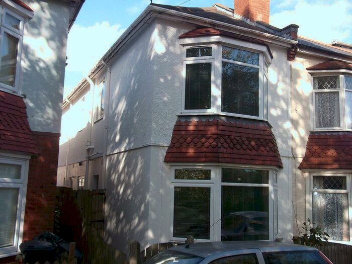 1 Bedroom Detached House To Rent In Upstairs Room To Rent In Bedroom House - Available Now -South Road, BH1