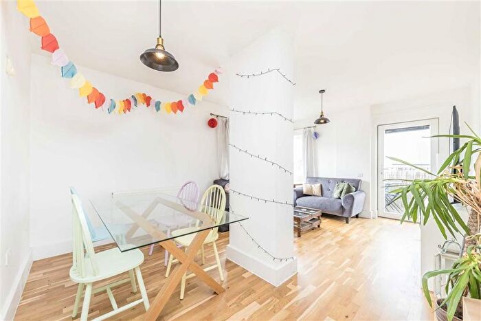 3 Bedroom Flat To Rent In Coopers Road, Bermondsey, SE1