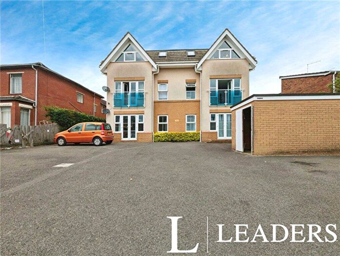 2 Bedroom Apartment For Sale In Millbrook Road East, Southampton, Hampshire, SO15