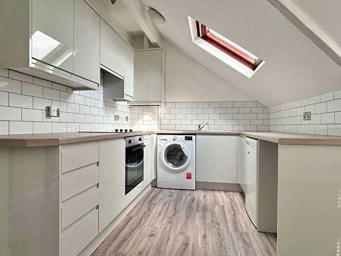 1 Bedroom Flat To Rent In Kirkstall Avenue, Kirkstall, Leeds, LS5