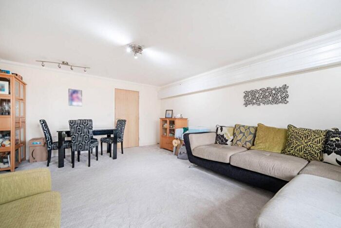 2 Bedroom Flat To Rent In Sparkes Close, Bromley South, Bromley, BR2