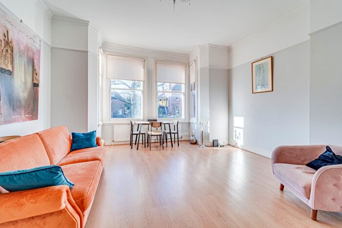 2 Bedroom Flat For Sale In Coolhurst Road, London, N8