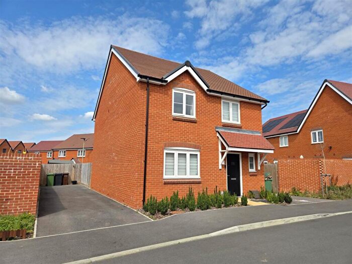 4 Bedroom Detached House For Sale In Cove Brook Way, Curbridge, SO30