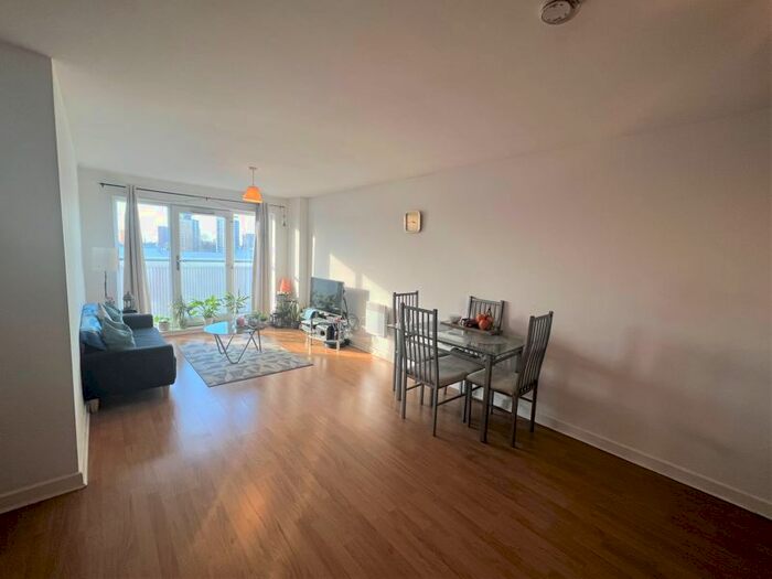 2 Bedroom Flat To Rent In Pilgrims Way, Salford, M50