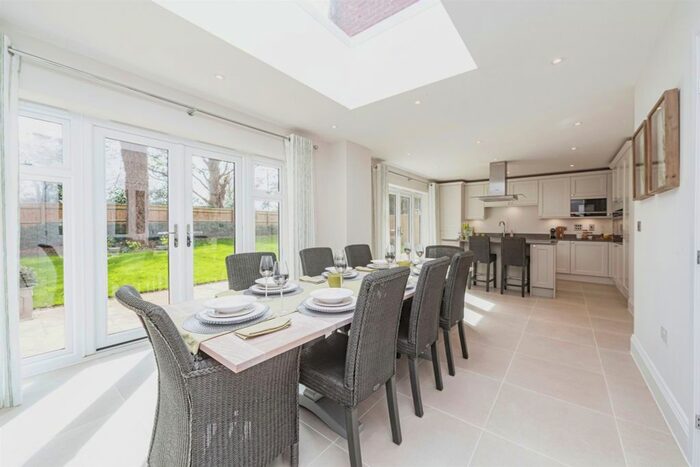 5 Bedroom Detached House For Sale In Darnell Place, Woodcote, Reading, RG8