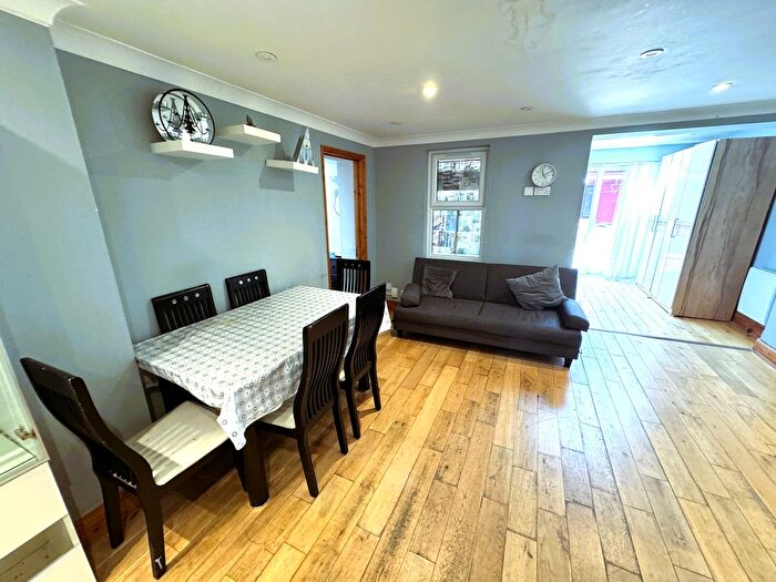 4 Bedroom Terraced House To Rent In Uphall Road, Ilford, IG1