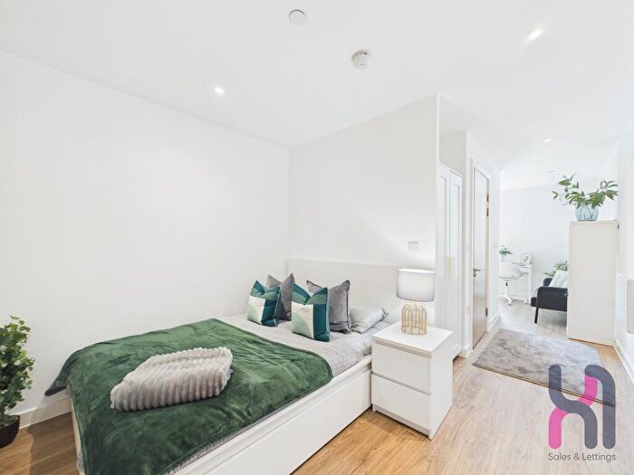 Flat To Rent In Frederick Road, Salford, M6