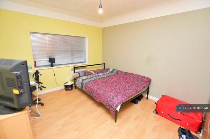 4 Bedroom Semi-Detached House To Rent In Elmstead Road, Colchester, CO4